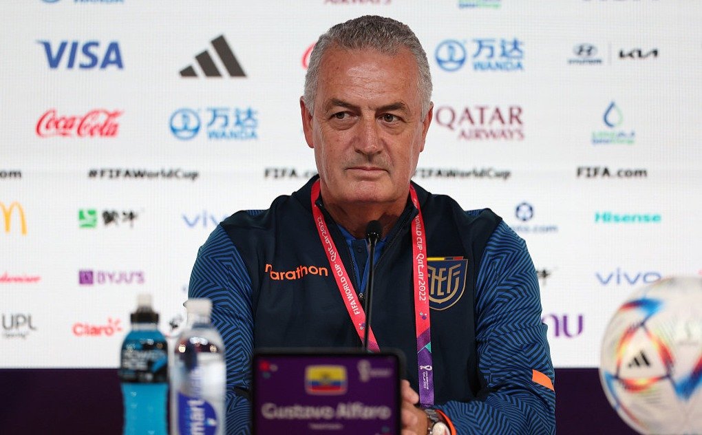 猛龙VS骑士直播凌晨三点半的NBA季后赛，一场骑士对猛龙的比赛竟有500万人熬夜看直播？别说是米切尔和巴恩斯的粉丝，这流量背后站着的其实是哈登