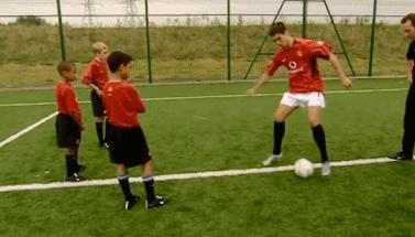 伯恩茅斯VS利兹联直播英超彩经：曼城轻取伯恩利 伯恩茅斯难克利兹联