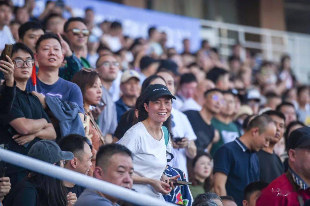 法兰克福vs斯图加特直播东邪侃球：德甲亚军就在眼前，多特蒙德主场发威，法兰克福有心无力